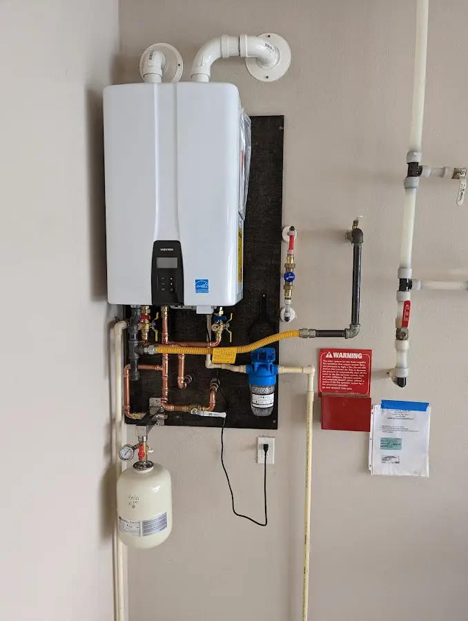 Professional plumber installing copper piping in a Herrin home